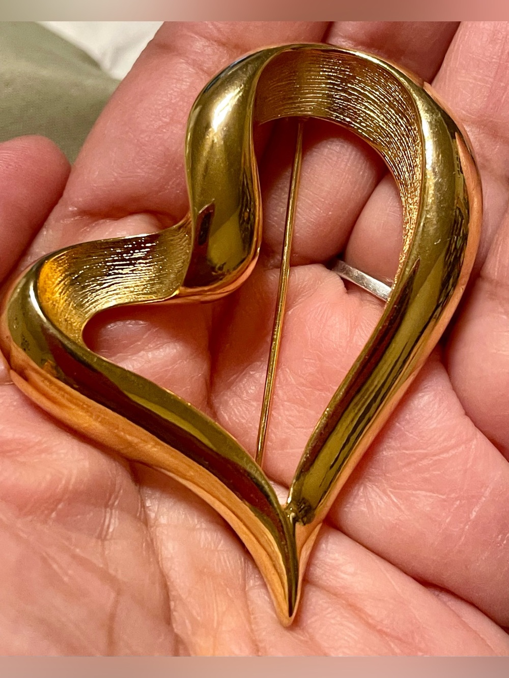 Vintage Gold Heart Brooch - Unmarked